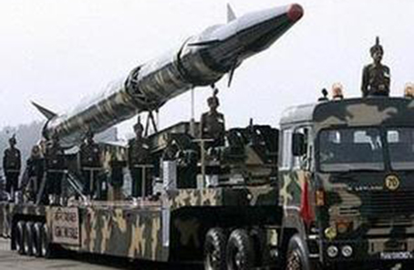 印度首次成功试射陆军版中程地对空弹道导弹